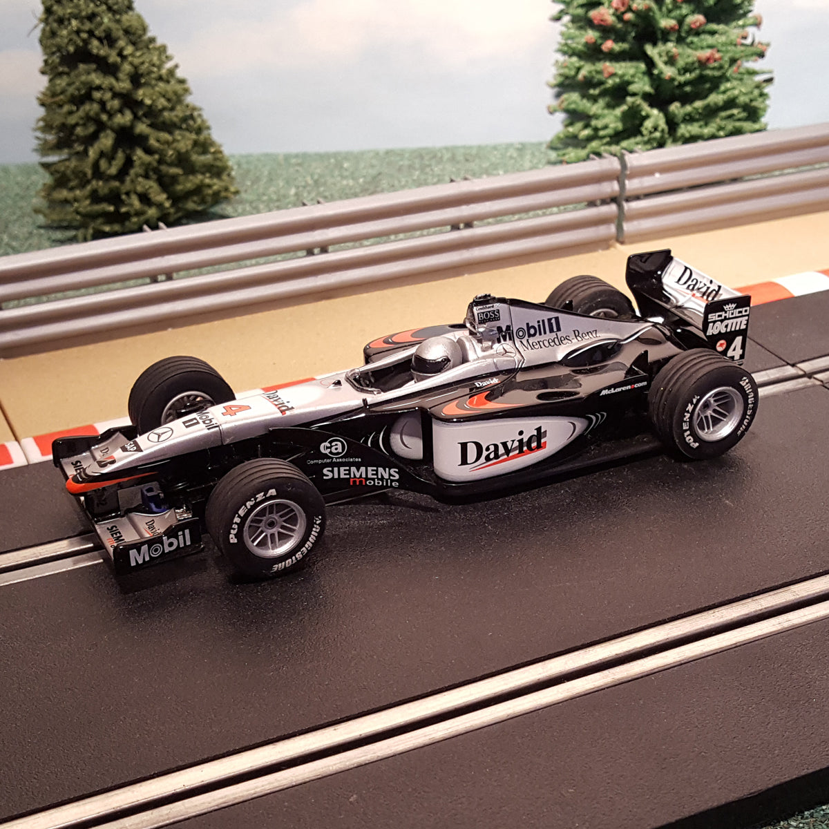 Coche Scalextric 1:32 - C2263 F1 Mercedes Benz McLaren MP4-16 David #4 #MCV