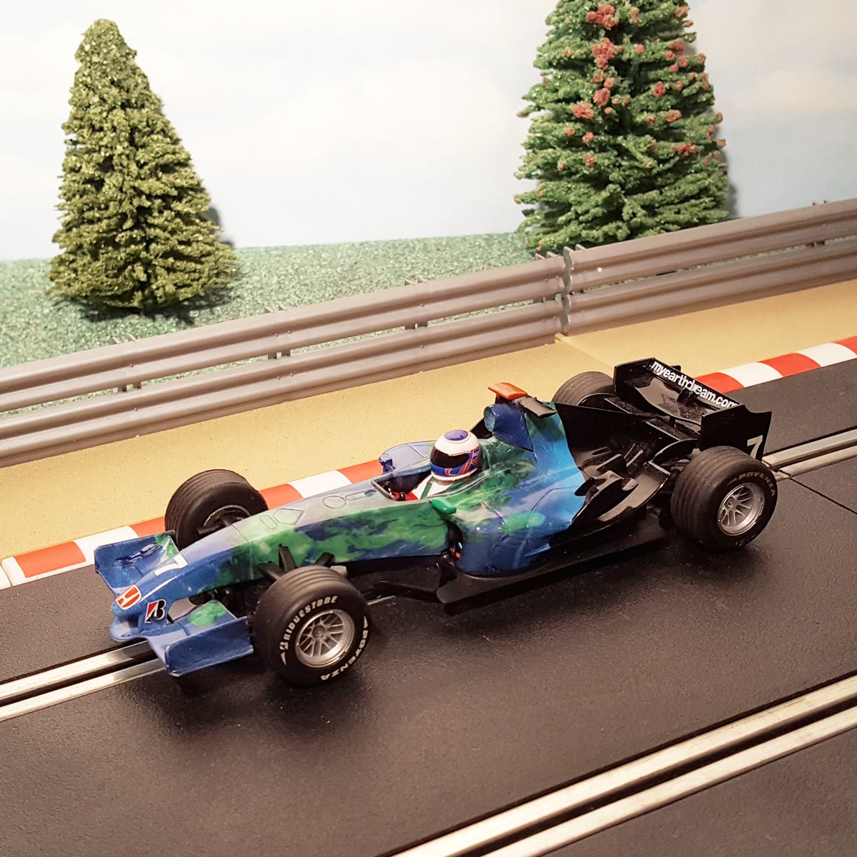 Scalextric 1:32 Digital Car - C2817D F1 Honda Earth Car Jenson Button #7 #E