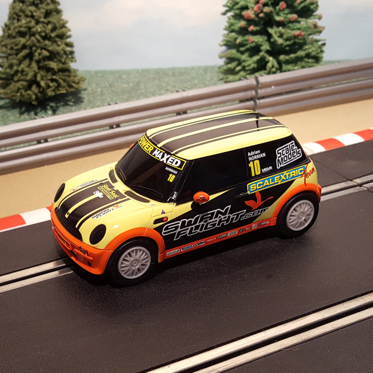 Coche Scalextric 1:32 - BMW Mini Cooper - Norman nº 10