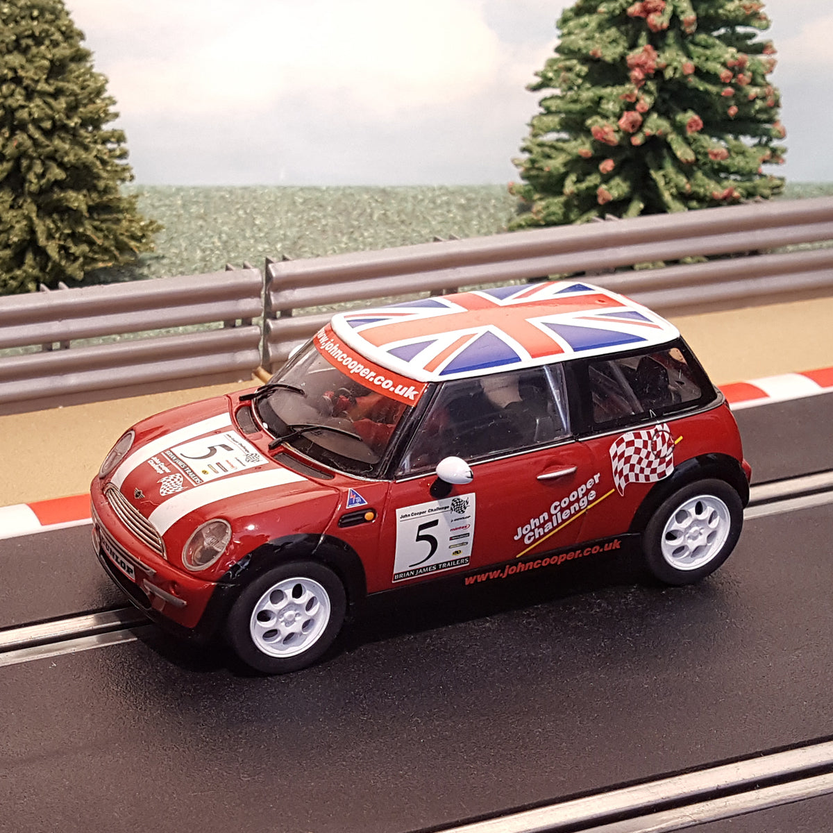 Scalextric 1:32 Car - C2484 Red BMW Mini Cooper Union Jack #5 *LIGHTS* #E