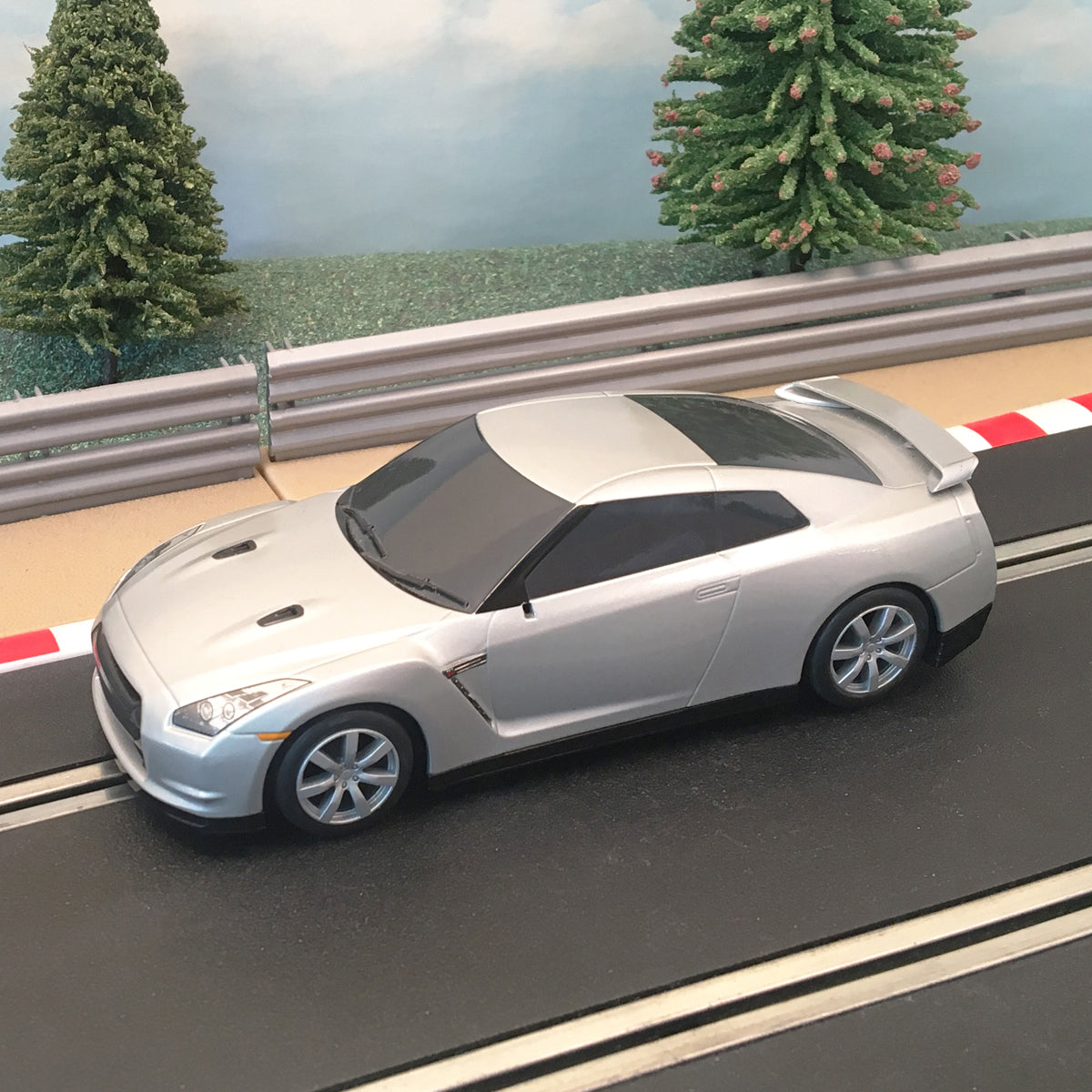 Scalextric 1:32 Car - Silver Nissan GT-R #DM