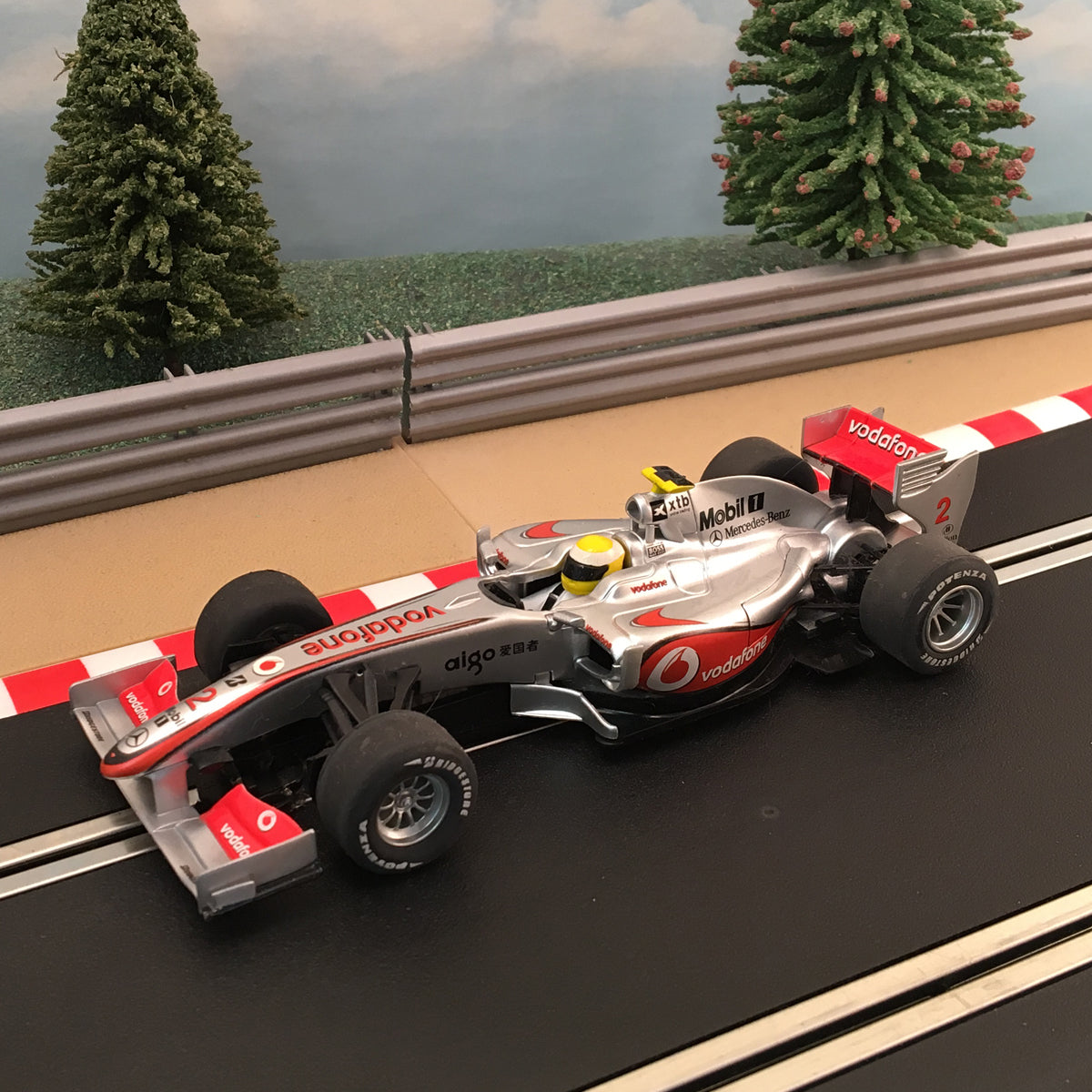 Scalextric C3043 McLaren Mercedes MP4-24 F1 Vodafone #2 #E