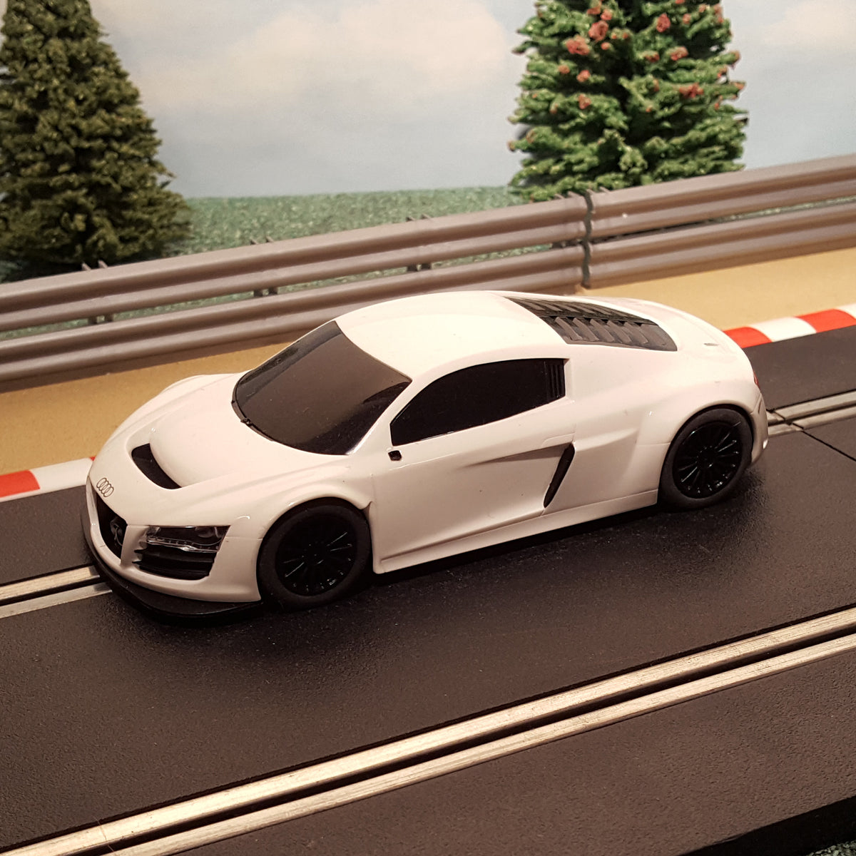 Scalextric 1:32 Car - White Audi R8 GT3 #GWMS