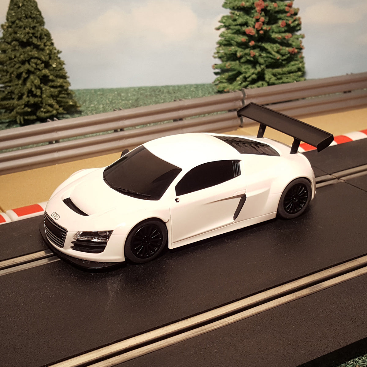 Scalextric 1:32 Car - White Audi R8 GT3 #M